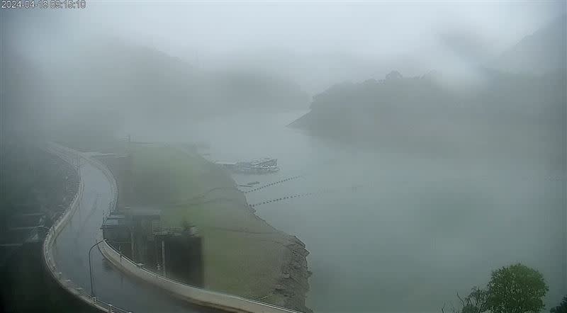 石門水庫截至18日上午8時30分，降雨降雨量約9.5毫米。（圖／翻攝自桃園智慧旅遊雲 Taoyuan Travel YT）