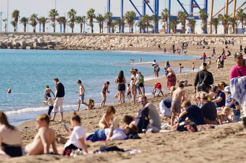 Malaga's Malagueta beach: Home to around 570,000 people, Malaga hosted over 14 million visitors in 2023. Álex Zea/EUROPA PRESS/dpa