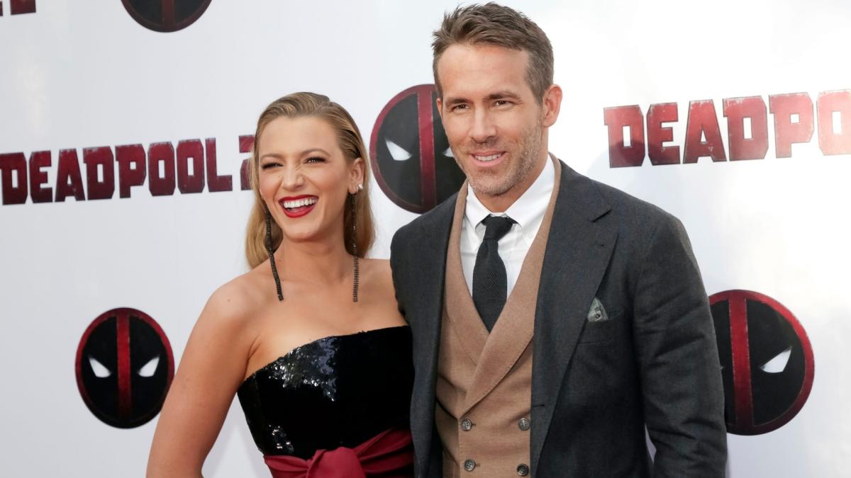 Ryan Reynolds Trolls Wife Blake Lively After She Gives Him This Amazing  Present