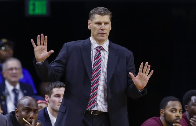 Porter Moser’s Loyola-Chicago team plays its home finale Wednesday. (Getty)