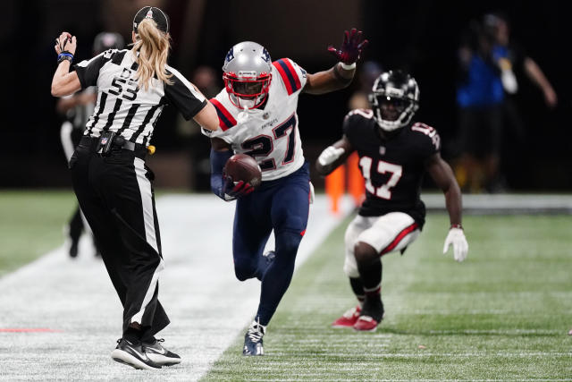 Swaggering Pats stifle Falcons 25-0 for 5th straight victory