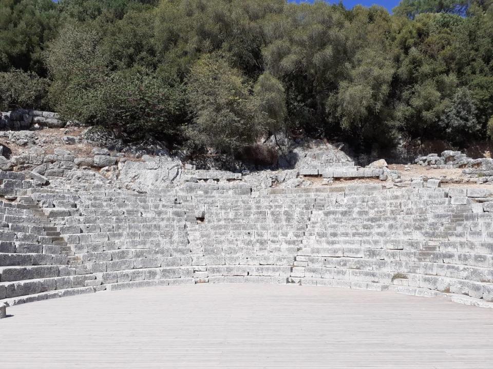 El Teatro antiguo del siglo III adC en Butrinto.