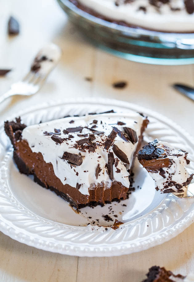 <strong>Get <a href="http://www.averiecooks.com/2014/08/the-best-french-silk-pie.html" target="_blank">The Best French Silk Pie recipe</a> from Averie Cooks</strong>