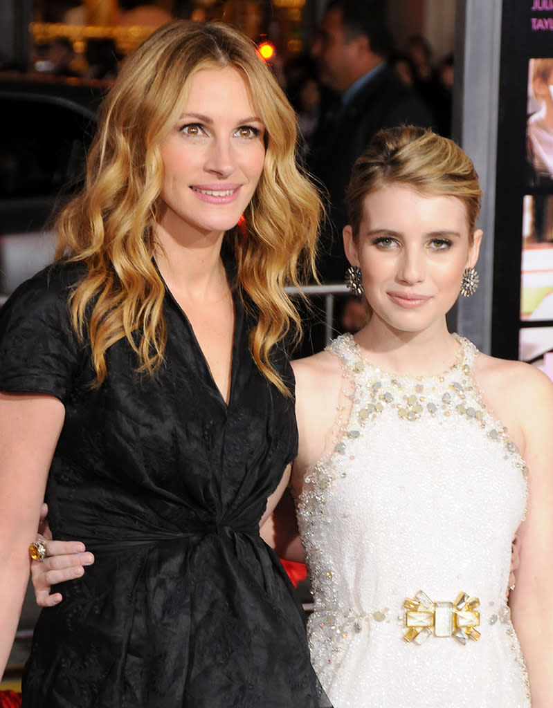 <p>Julia and her niece Emma Roberts pose together at the premiere of their ensemble comedy <i>Valentine’s Day</i> on February 8, 2010 in Los Angeles. (Photo: Gregg DeGuire/Getty Images)</p>