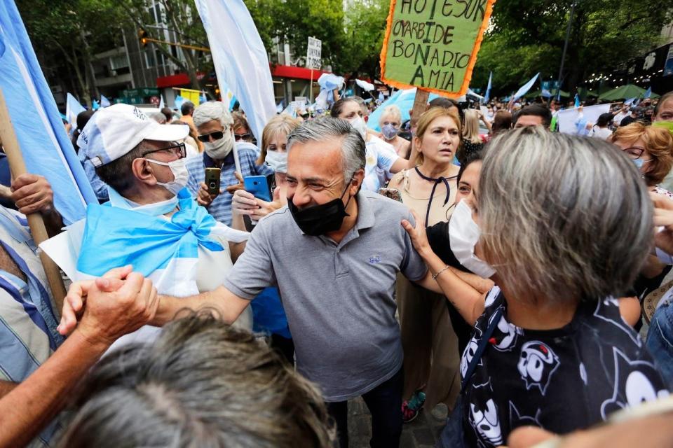 Alfredo Cornejo en la convocatoria a la marcha #27F en Mendoza