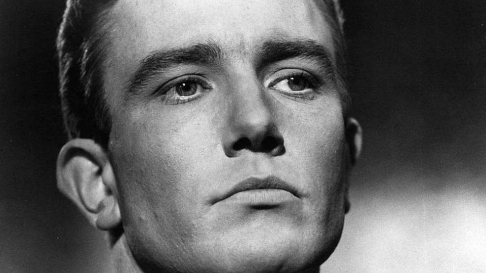 Albert Finney interpretando un psicópata en la película 