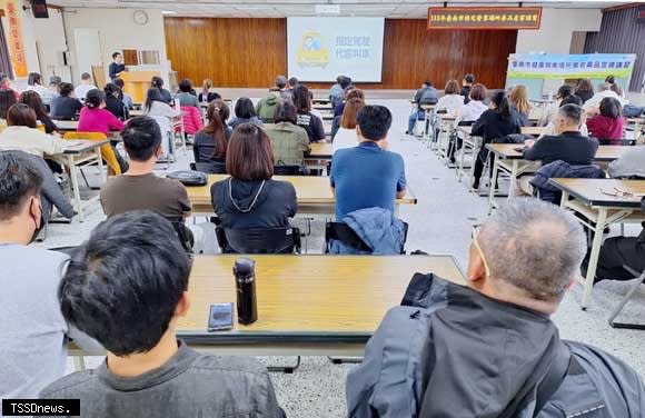 南市警局今年持續跨域結合衛政單位共同宣導，降低營業場所涉毒及顧客酒駕風險。（記者李嘉祥攝）