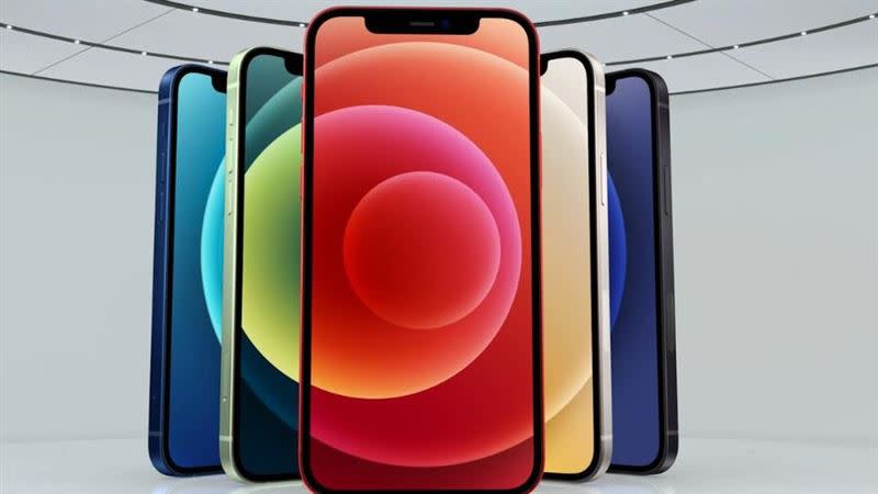  入門款iPhone12 與iPhone 12 mini 有黑、白、紅、綠、藍五色。（圖／蘋果提供）