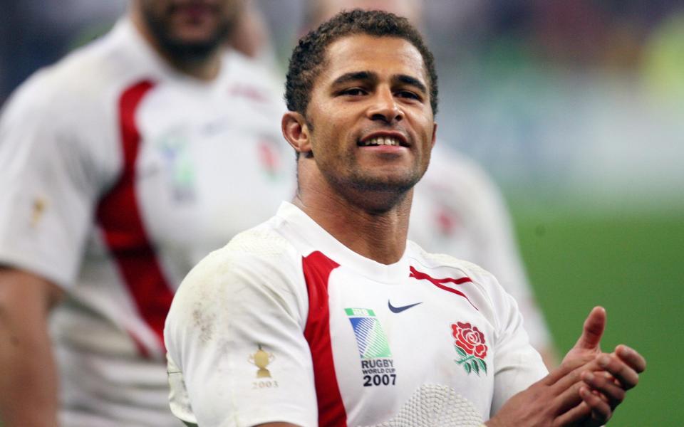 Jason Robinson playing for England