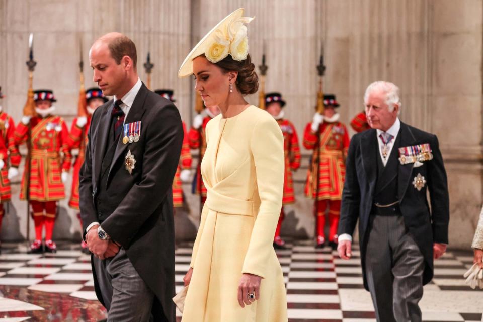 El príncipe William se dirige a la residencia escocesa de su abuela (REUTERS)