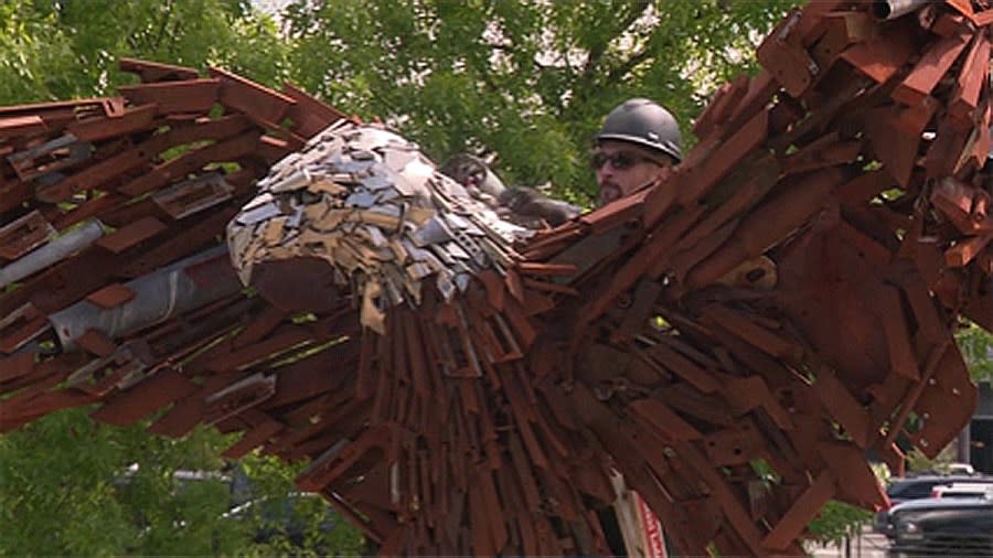 A metal eagle sculpture by Travis Pond honoring those who served int he military gets installed near Happy Valley City Hall. May 8, 2024 (KOIN).