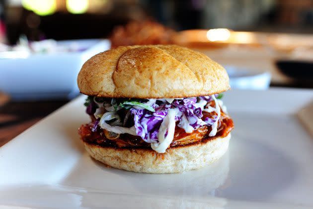 barbecue chicken sandwiches with slaw