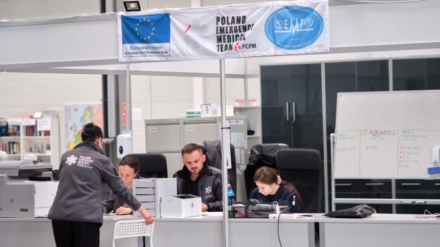 <em>The ‘duty station’ of the Medevac Hub in Rzeszów, Poland, where a team of five medical professionals has a 360-degree view of the installation, and eyes on patient rooms, called ‘cubes,’ during their temporary stay. (Courtesy Mariusz Ciszewski)</em>