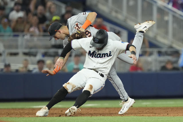 Miami Marlins second baseman Luis Arraez, left, kisses his wife