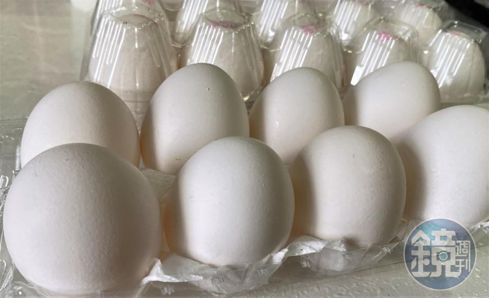 北市蛋商公會宣布，今天起雞蛋產地價調降2元，從每斤37.5元降至35.5元。