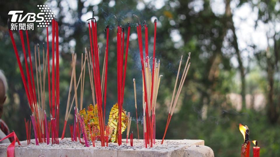 可以根據自己信仰向天地神祇懺悔。（示意圖／shutterstock達志影像） 