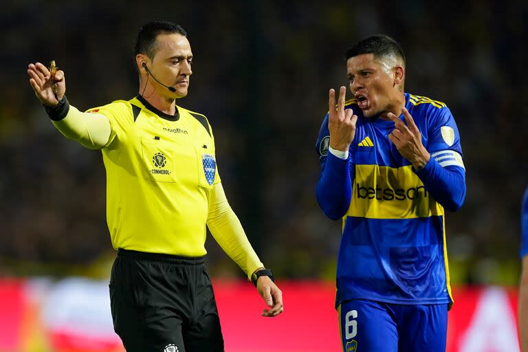 Marcos Rojo, capitán de Boca vs. Palmeiras, por la Copa LIbertadores 2023, en diálogo con el árbitro Wilmar Roldán