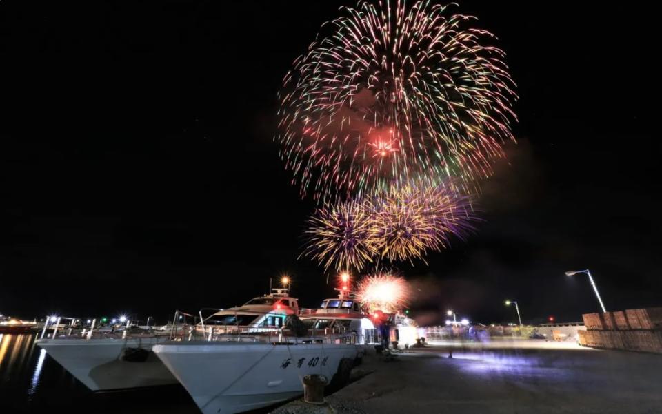 台灣旅遊｜2023澎湖花火節聯乘迪士尼4月中舉行！$90跳上煙花船、近距離欣賞米奇米妮等經典角色煙火