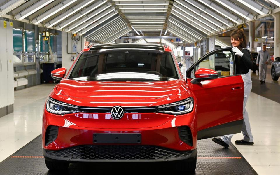 PHOTOS: Technician doing final check of electric Volkswagen ID.  Model car 4 at the Volkswagen Group plant in Zwickau, Germany on April 26, 2022.  — REUTERS/Matthias Rietschel/File Photo