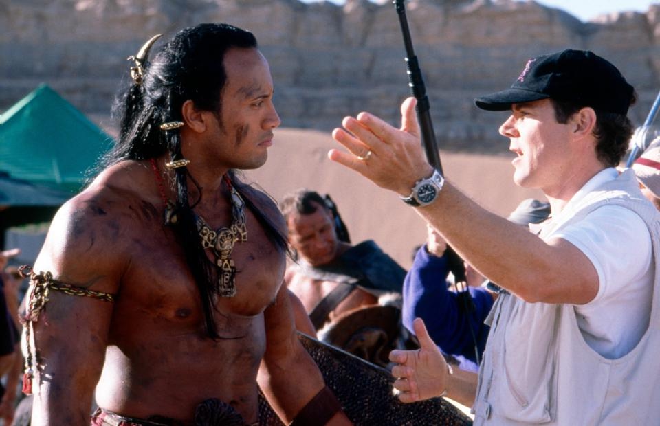 Dwayne Johnson and Stephen Sommers talk on set