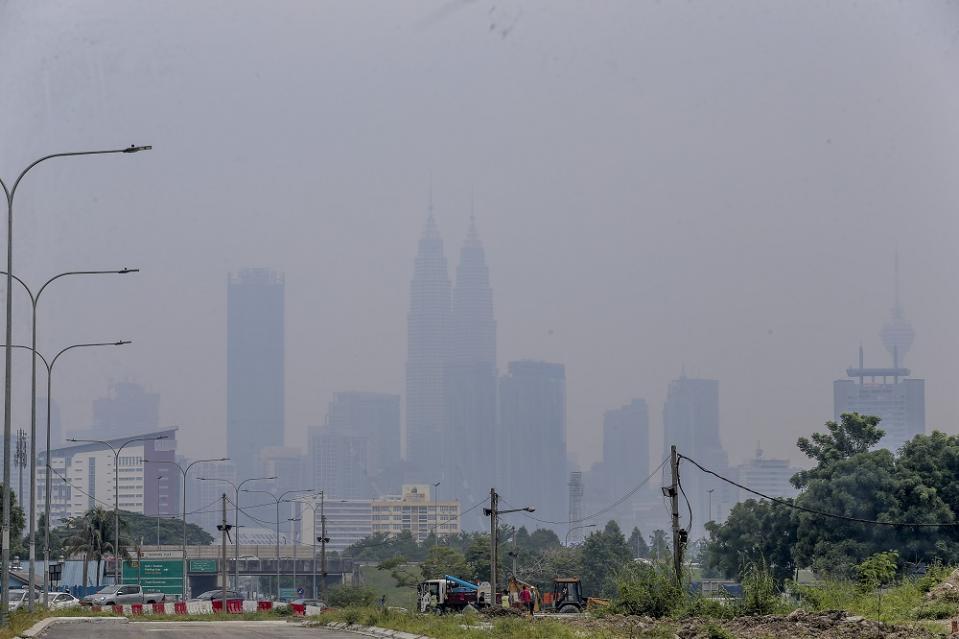 Malaysia’s landmark Petronas Twin Towers are seen shrouded in haze in Kuala Lumpur August 10, 2019. — Picture by Firdaus Latif