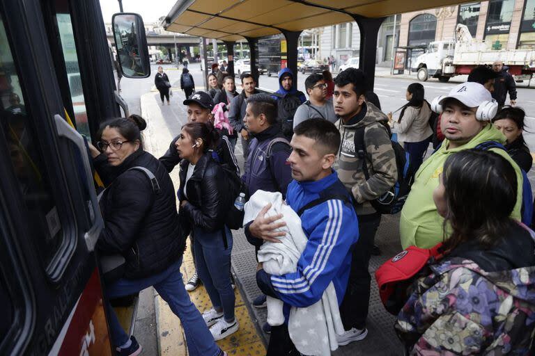 Los colectivos que funcionaban iban llenos 