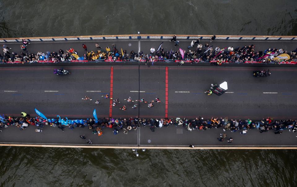 The men’s elite race crosses Tower Bridge (REUTERS)