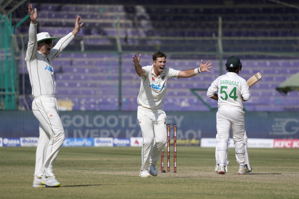 New Zealand's Tim Southee, center, and Michael Bracewell, left, appeal unsuccessful caught behind out of Pakistan's Sarfraz Ahmed, right, during the third day of the second test cricket match between Pakistan and New Zealand, in Karachi, Pakistan, Wednesday, Jan. 4, 2023. (AP Photo/Fareed Khan)
