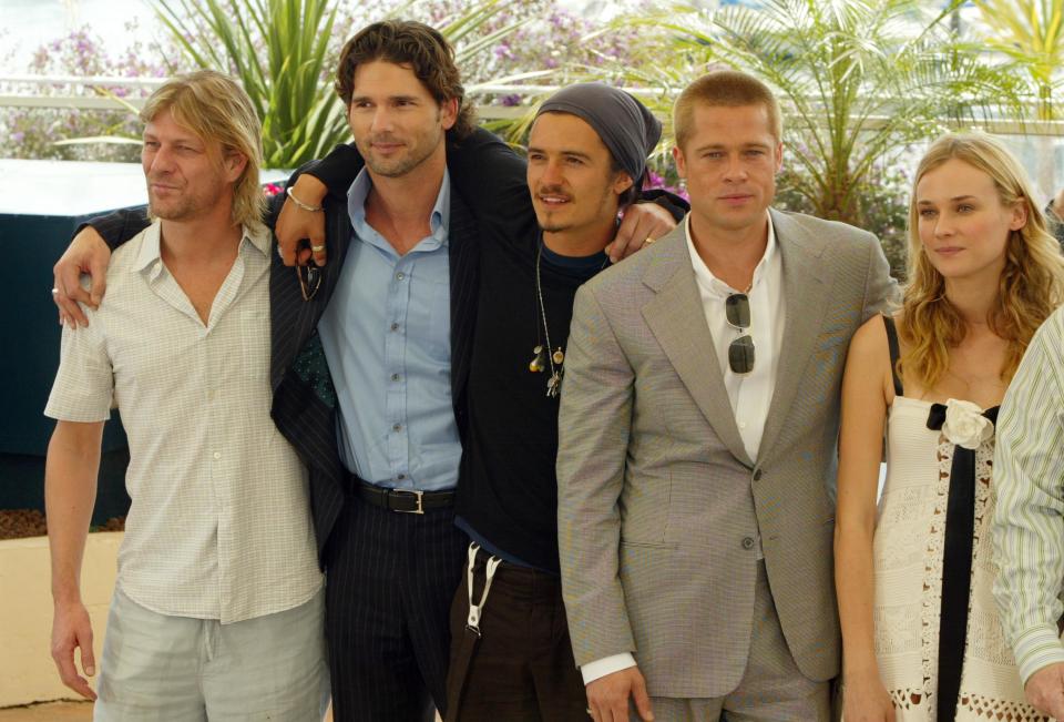 Sean Bean, Eric Bana, Orlando Bloom, Brad Pitt y Diane Kruger presentando 'Troya' en el Festival de Cannes en 2004. (Foto de Dave Hogan/Getty Images)
