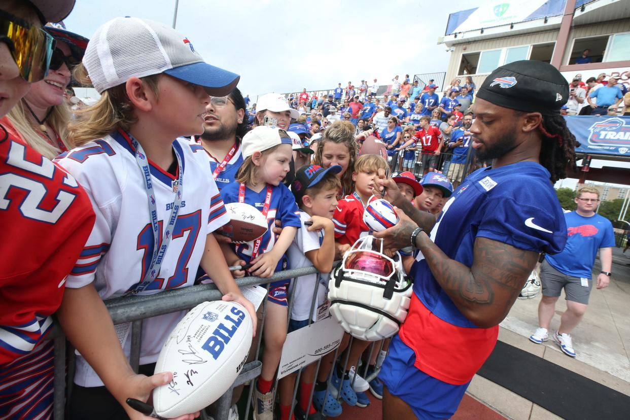 Bills defensive back Damar Hamlin signs autographs for fans following the final training camp session.