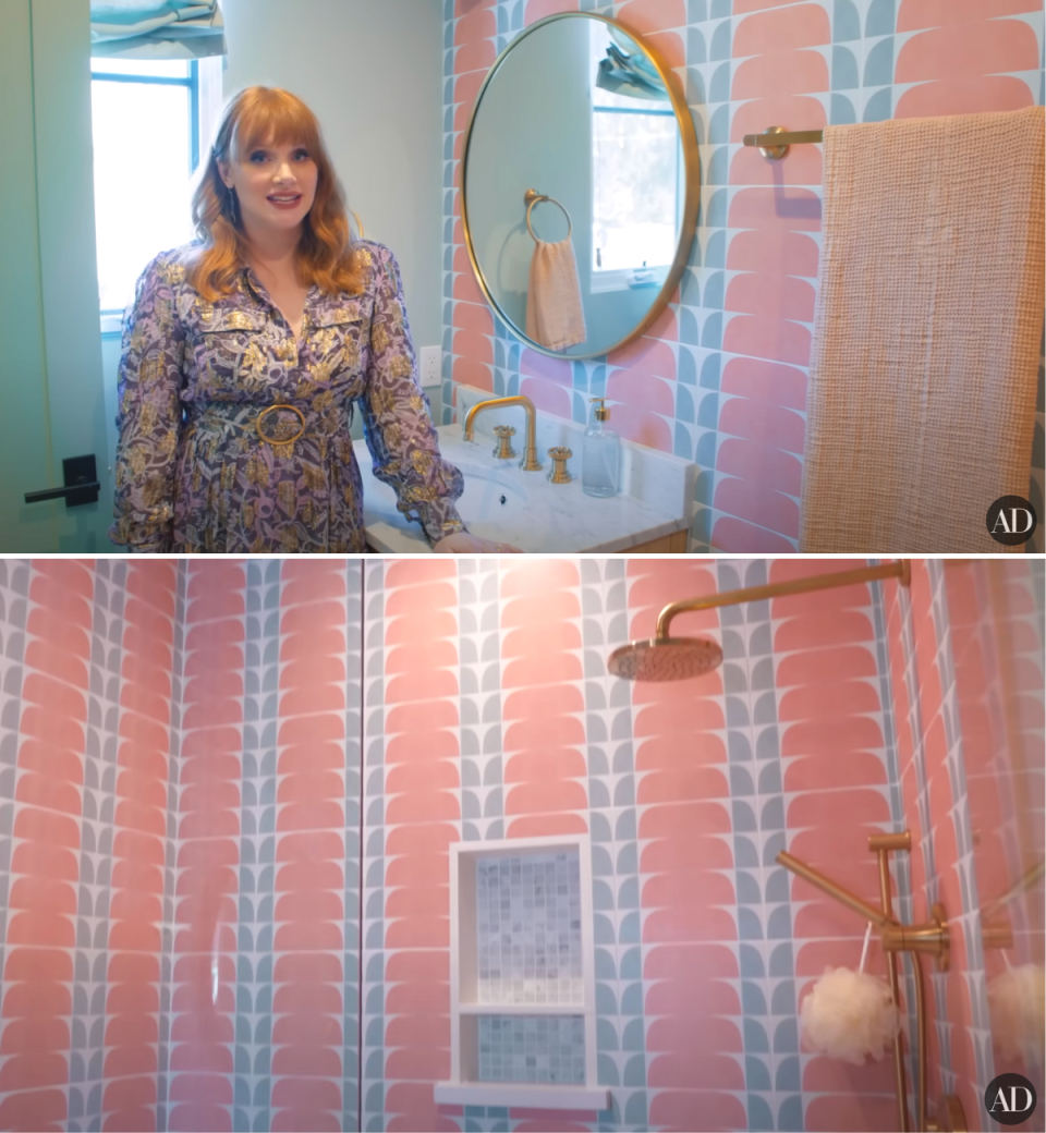 Bryce Dallas Howard's bathroom