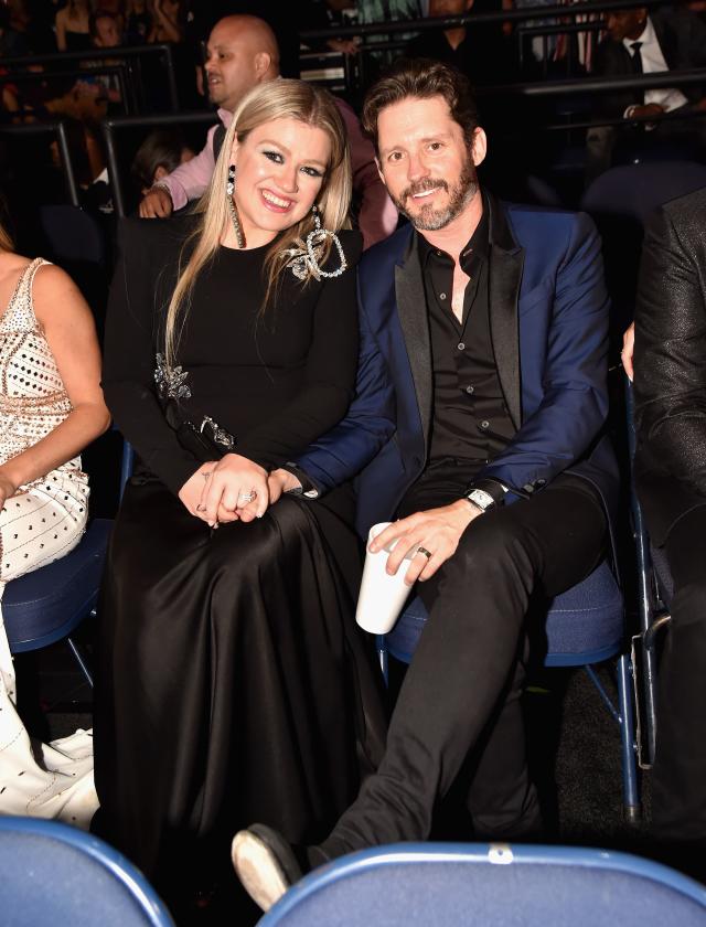 Kelly clarkson husband rebas son