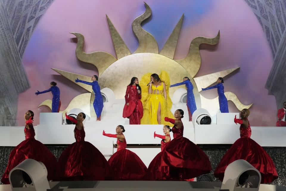 DUBAÏ, ÉMIRATS ARABES UNIS - 21 JANVIER : Beyoncé et Blue Ivy se produisent sur scène en tête d'affiche du Grand Reveal du nouvel hôtel de luxe de Dubaï, Atlantis The Royal, le 21 janvier 2023 à Dubaï, aux Émirats arabes unis.  (Photo de Kevin Mazur/Getty Images pour Atlantis The Royal)