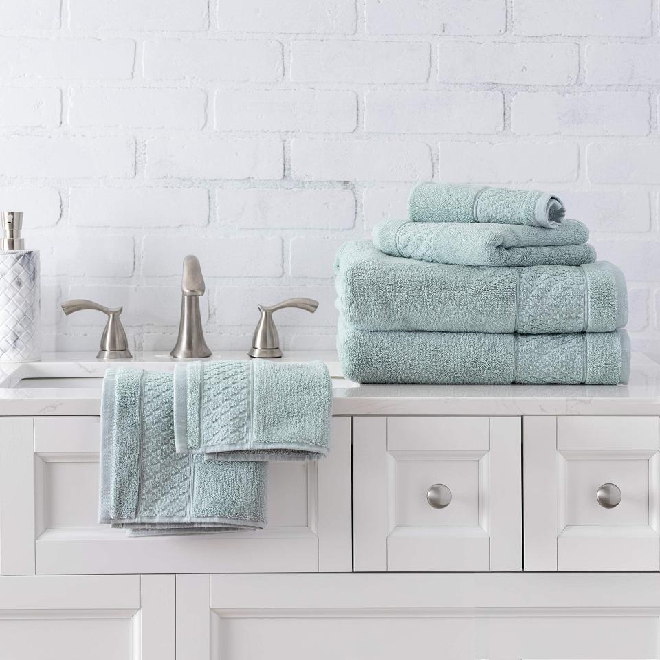 Deal of the Day: Save on Welhome Bath & Bed Linen