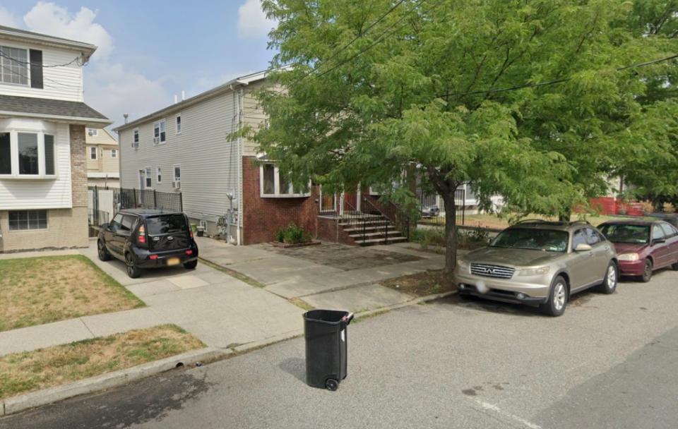 Police sources said Julio Morocho took a “narcotic in powder form” inside this Staten Island home before he was found dead. Google Maps