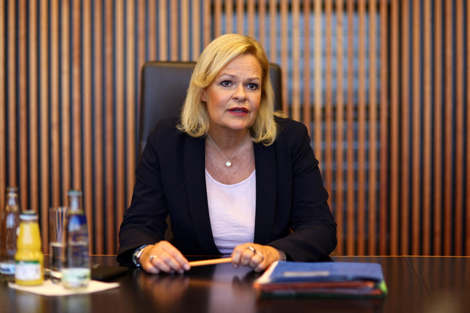 Bundesinnenministerin Nancy Faeser (SPD) hat den BSI Chef abberufen. (Bild: Reuters)