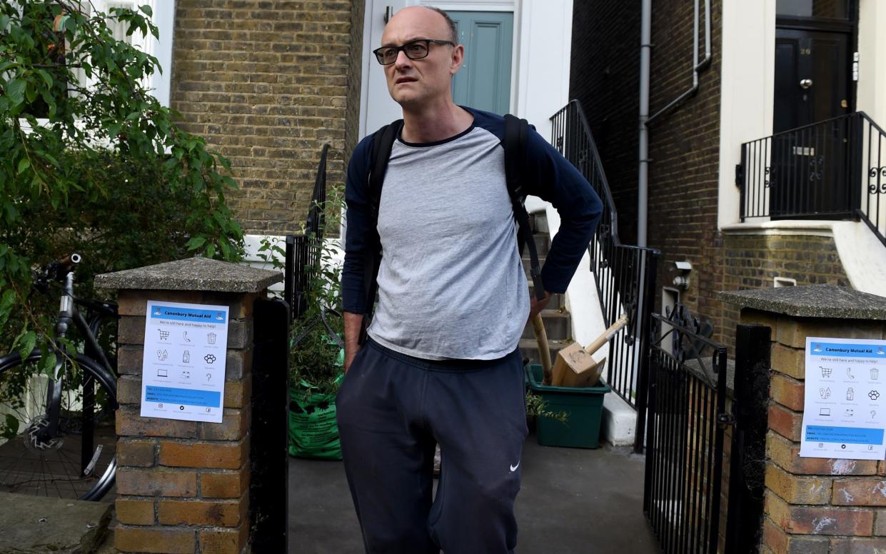 Dominic Cummings, chief adviser to Boris Johnson, leaves his home in London - Anadolu