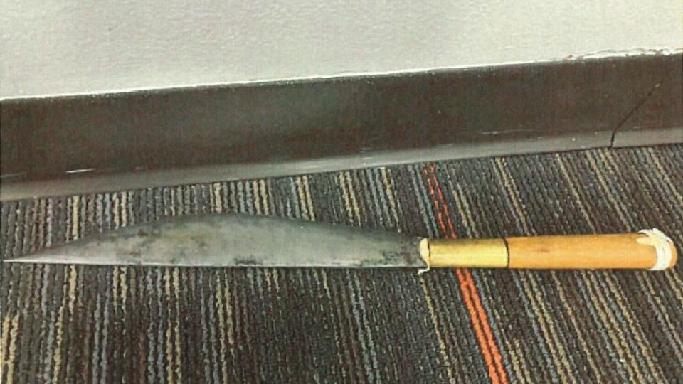 <div>Knife recovered from the scene by St. Paul police (FOX 9).</div>