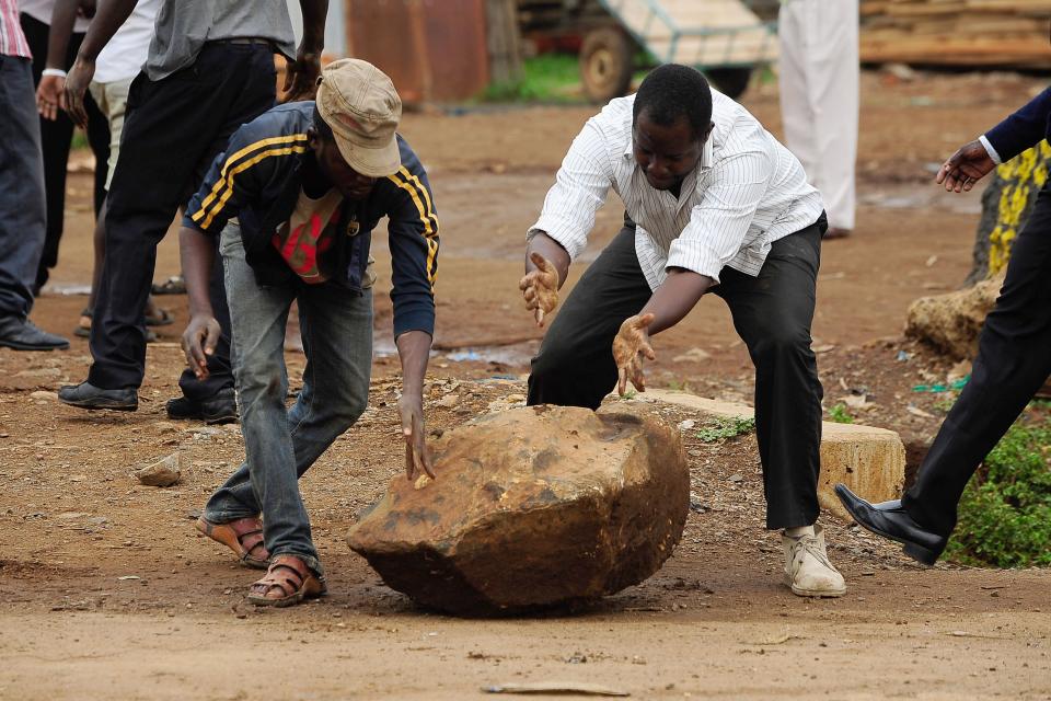 Tensions high as Kenya awaits new presidential vote