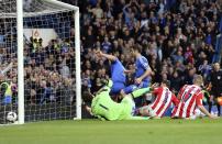 Chelsea's Frank Lampard (C) scores a goal against Stoke City during their English Premier League soccer match at Stamford Bridge in London April 5, 2014. REUTERS/Paul Hackett (BRITAIN - Tags: SPORT SOCCER) FOR EDITORIAL USE ONLY. NOT FOR SALE FOR MARKETING OR ADVERTISING CAMPAIGNS. NO USE WITH UNAUTHORIZED AUDIO, VIDEO, DATA, FIXTURE LISTS, CLUB/LEAGUE LOGOS OR "LIVE" SERVICES. ONLINE IN-MATCH USE LIMITED TO 45 IMAGES, NO VIDEO EMULATION. NO USE IN BETTING, GAMES OR SINGLE CLUB/LEAGUE/PLAYER PUBLICATIONS