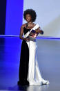 ... während Viola Davis auf die edle Schwarz-Weiß-Variante von Alberta Ferretti setzte. (Bild: Getty Images)