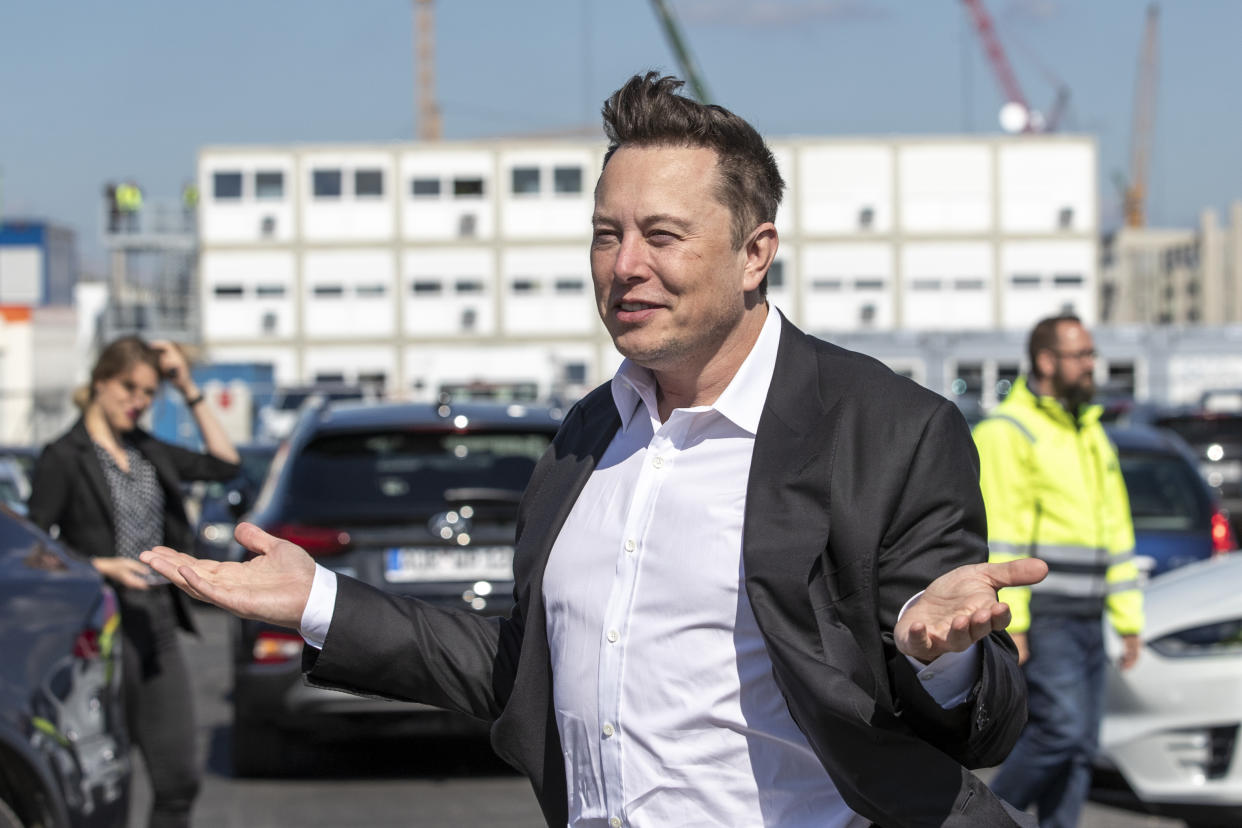 FUERSTENWALDE, GERMANY - SEPTEMBER 03: Tesla head Elon Musk arrives to have a look at the construction site of the new Tesla Gigafactory near Berlin on September 03, 2020 near Gruenheide, Germany. Musk is currently in Germany where he met with vaccine maker CureVac on Tuesday, with which Tesla has a cooperation to build devices for producing RNA vaccines, as well as German Economy Minister Peter Altmaier yesterday. (Photo by Maja Hitij/Getty Images)