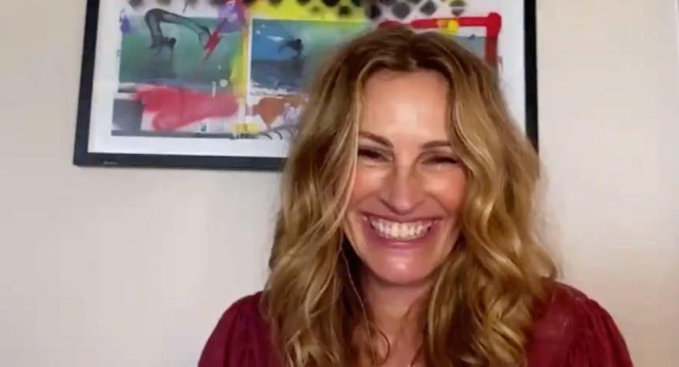 Julia Roberts laughs while watching Brad Pitt and Jennifer Aniston reenact a scene during the table read