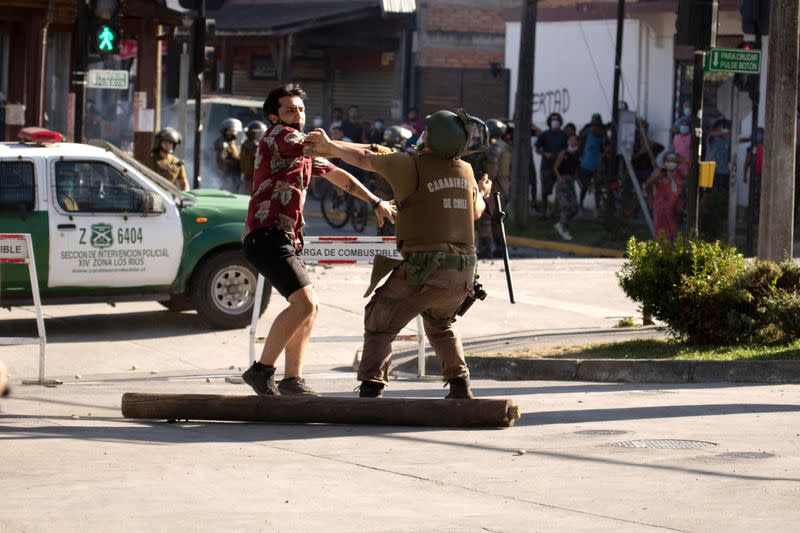 Protests after police officer shot street juggler dead in Panguipulli