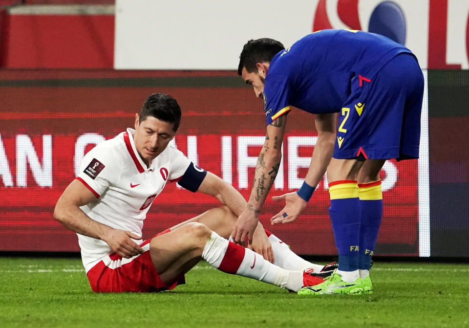 Robert Lewandowski verletzte sich im WM-Qualifikationsspiel gegen Andorra am Knie und wird nun mehrere Wochen ausfallen. (Bild: Reuters)