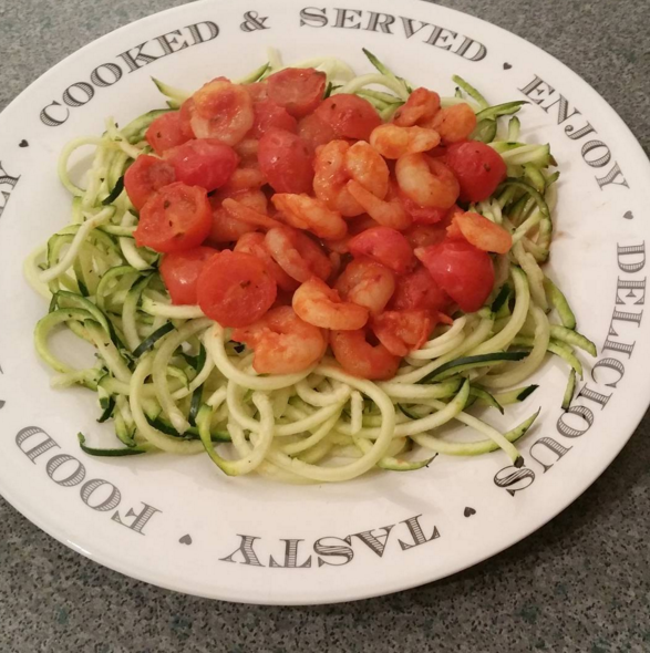 Courgetti with tomato, chilli and garlic prawns