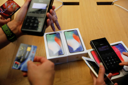 FILE PHOTO: New iPhone X phones are purchased at an Apple Store in Beijing, China November 3, 2017. REUTERS/Damir Sagolj/File Photo