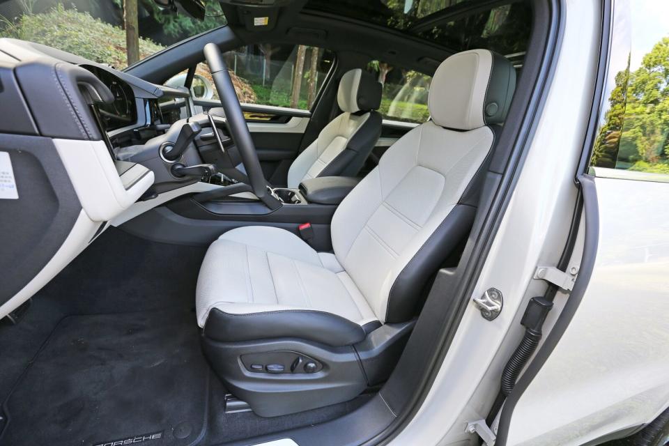 新車標配雙前座八向電調舒適座椅含駕駛座記憶，試駕車選用升級14向電調。