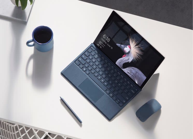 <em>El Surface Pro de Microsoft da un paso importante en términos de rendimiento con la séptima generación de procesadores Intel Core i5 e i6.</em>