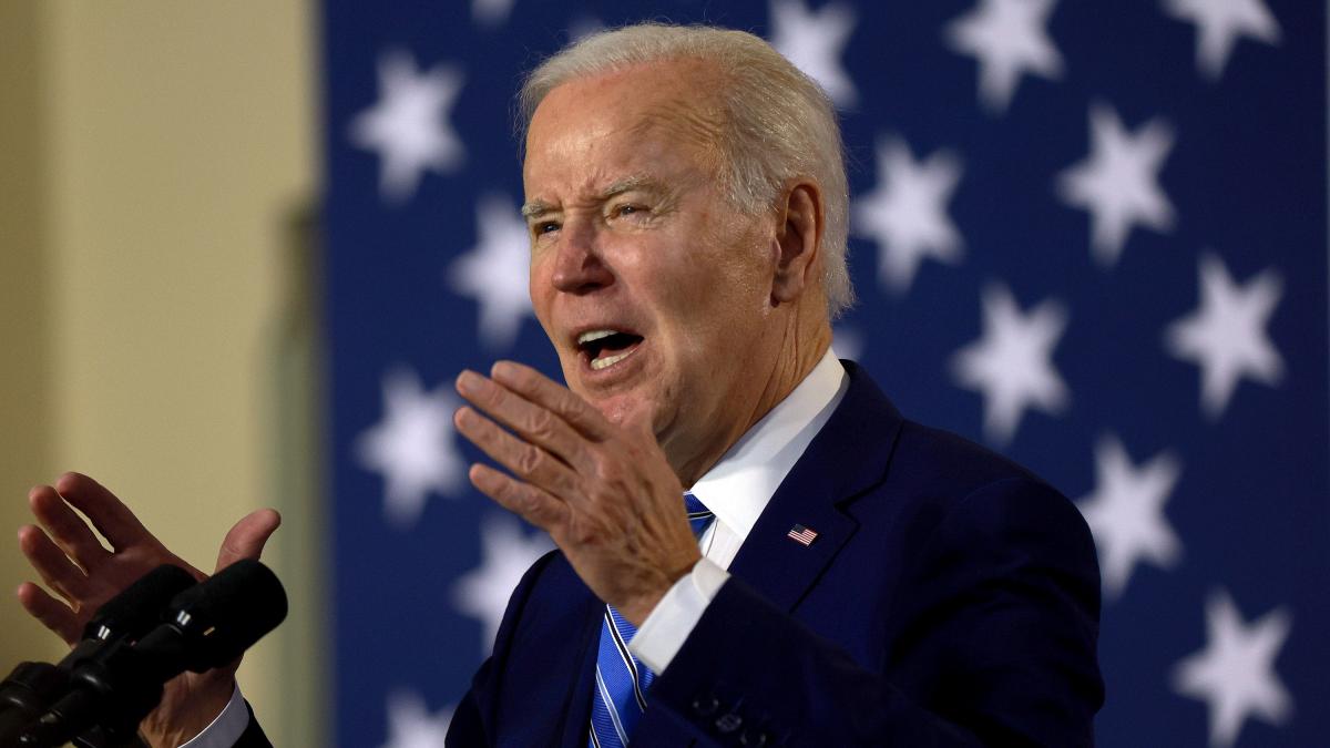 Juez bloquea solicitud del administrador de Biden de levantar orden que bloquea la liberación de migrantes en EE. UU. sin fecha de juicio